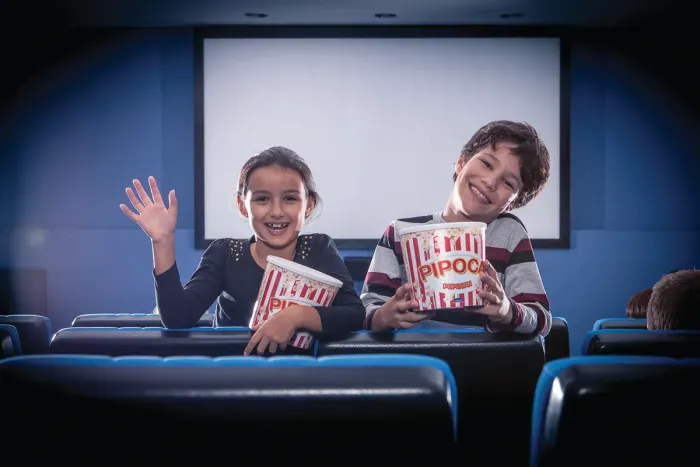Cinema<br>&amp; Teatro